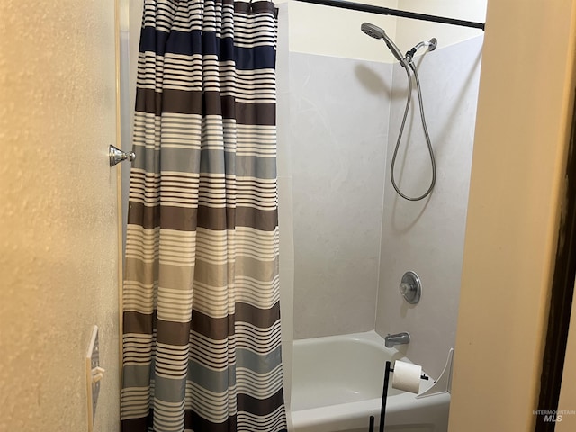 140 3rd St, Grand View, ID 83624 - full bathroom featuring shower / bath combo with shower curtain