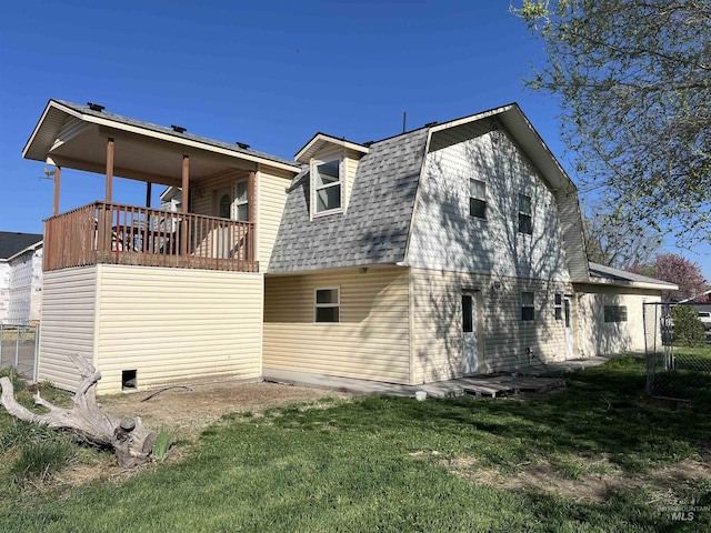 140 3rd St, Grand View, ID 83624 - rear view of house featuring a yard, a gambrel roof, and a shingled roof