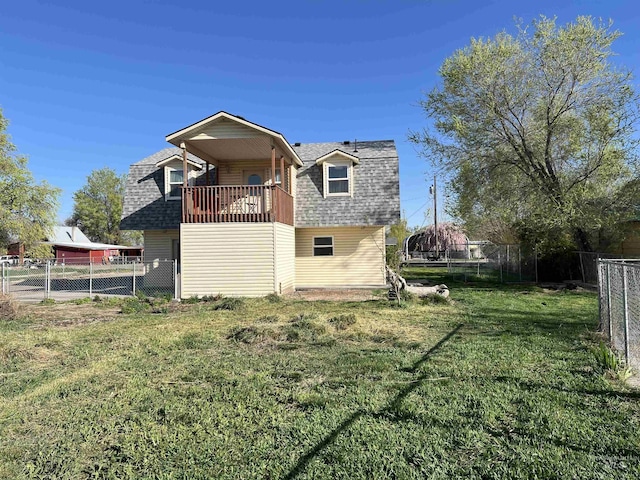 140 3rd St, Grand View, ID 83624 - exterior space featuring a yard, roof with shingles, and fence