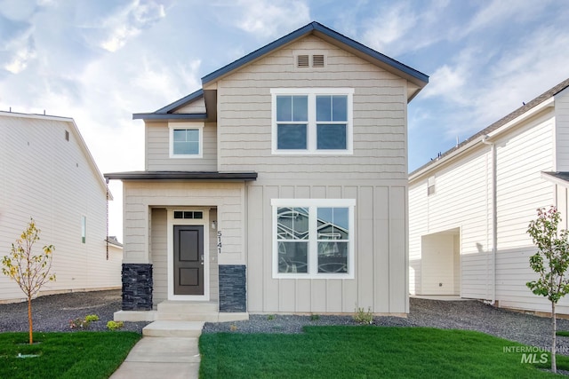 view of front of house featuring a front yard