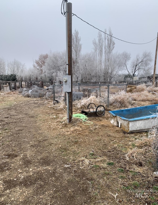 view of yard featuring a rural view