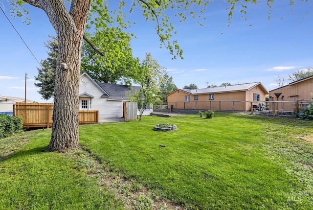 240 W Valley Rd, Hagerman, ID 83332 - view of yard with a fire pit