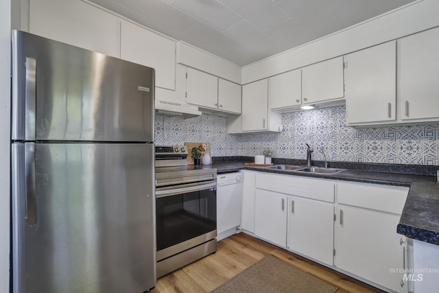 240 W Valley Rd, Hagerman, ID 83332 - kitchen featuring appliances with stainless steel finishes, a sink, under cabinet range hood, light wood-type flooring, and dark countertops
