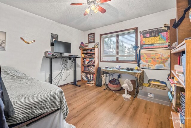 4 N 100 W, Fairfield, ID 83327 - bedroom featuring wood finished floors, a textured ceiling, and ceiling fan
