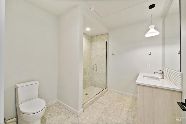 full bath with vanity, toilet, baseboards, and a stall shower