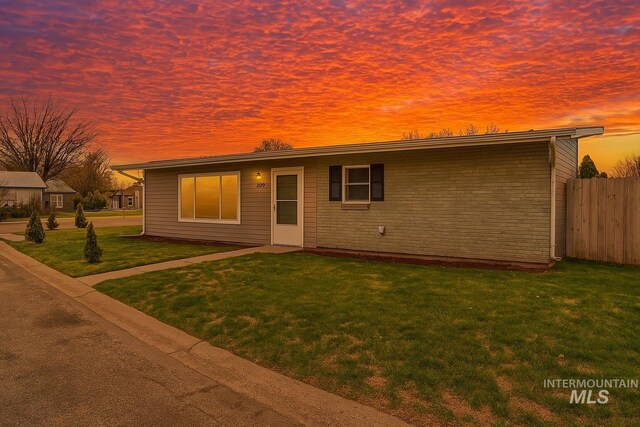 909 Victoria Ave, Fruitland, ID 83619 - view of front facade