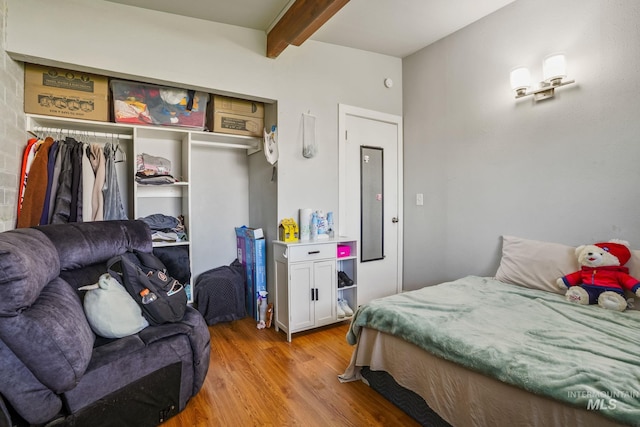 909 Victoria Ave, Fruitland, ID 83619 - bedroom featuring beam ceiling, wood finished floors, and a closet