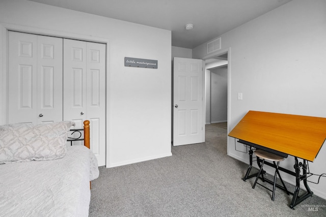 bedroom with carpet, visible vents, a closet, and baseboards