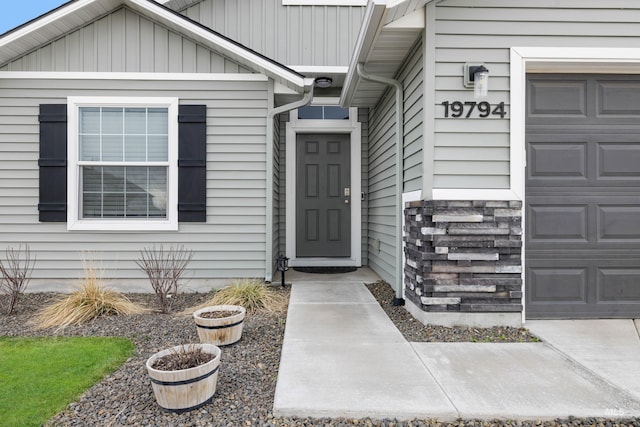 property entrance featuring stone siding