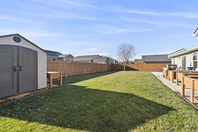 view of yard with a shed