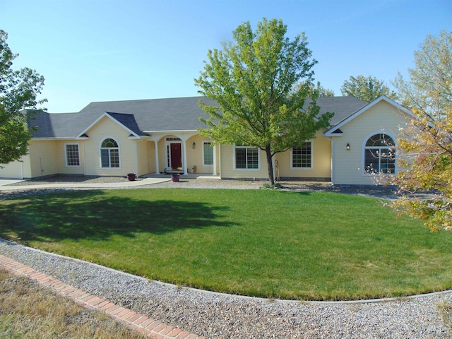 927 Haul Rd, Vale, OR 97918 - single story home featuring a front lawn