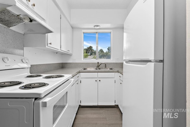 135 Davis Ave, Nampa, ID 83651 - kitchen with white appliances, under cabinet range hood, a sink, white cabinetry, and wood finished floors