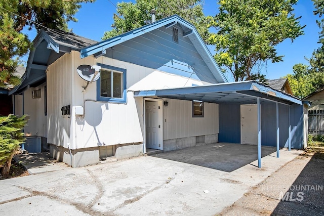 135 Davis Ave, Nampa, ID 83651 - view of front of home featuring crawl space, concrete driveway, and an attached carport
