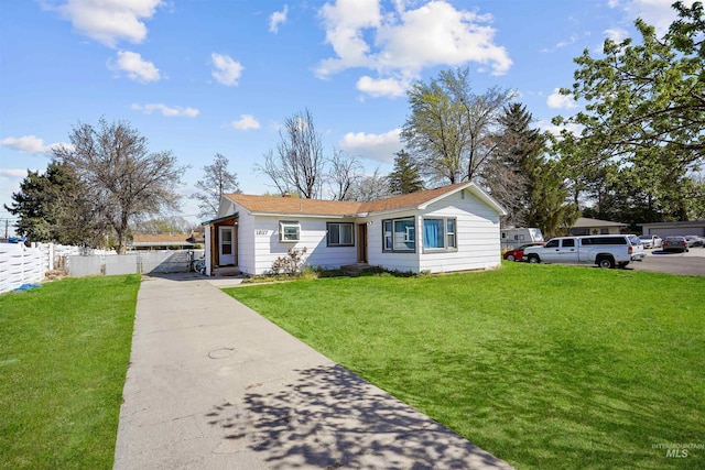 1817 Granada Dr, Twin Falls, ID 83301 - view of front of property featuring a front yard, fence, and concrete driveway