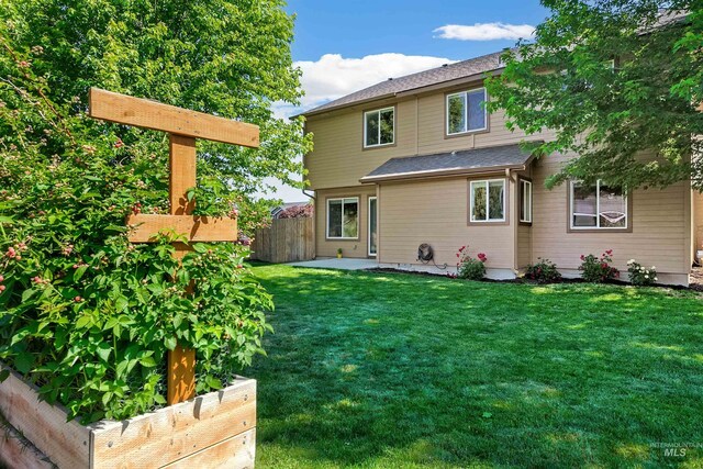 5375 N Isla Ave, Meridian, ID 83646 - back of property featuring a patio area
