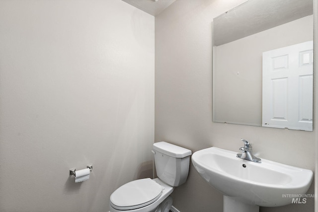 bathroom featuring toilet and sink