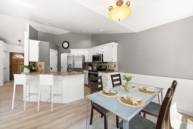 512 S Pelican Way, Meridian, ID 83642 - dining space with vaulted ceiling and light wood-type flooring