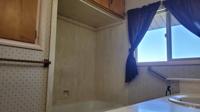 17 W 208 S, Burley, ID 83318 - bathroom featuring wallpapered walls