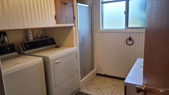 17 W 208 S, Burley, ID 83318 - washroom featuring washer and dryer, light tile patterned flooring, and cabinet space