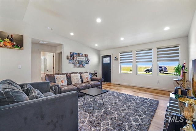190 Bison Way, Fairfield, ID 83327 - living area featuring light wood finished floors, recessed lighting, baseboards, and vaulted ceiling