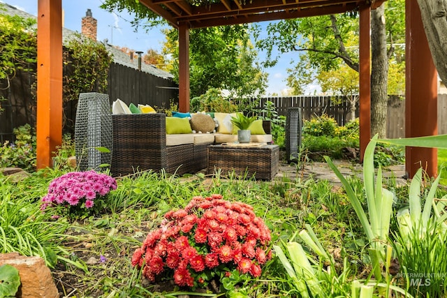 view of yard featuring an outdoor living space