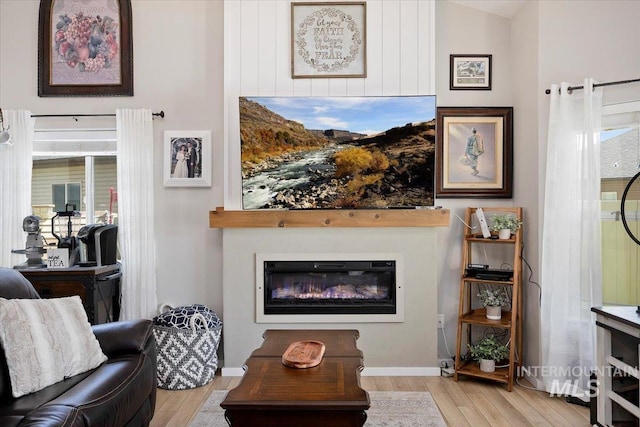 1440 Riverbend Pl, Twin Falls, ID 83301 - living area featuring wood finished floors and a glass covered fireplace