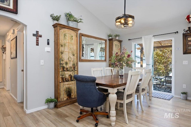 1440 Riverbend Pl, Twin Falls, ID 83301 - dining space with light wood finished floors, vaulted ceiling, arched walkways, and a chandelier