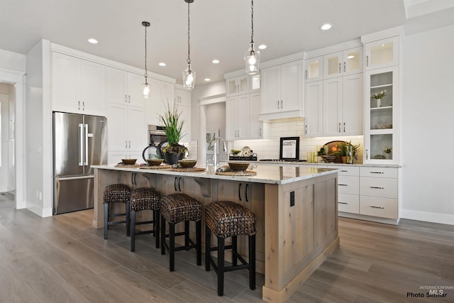 3053 Ajax Ave, Eagle, ID 83616 - kitchen featuring appliances with stainless steel finishes, recessed lighting, an island with sink, backsplash, and baseboards