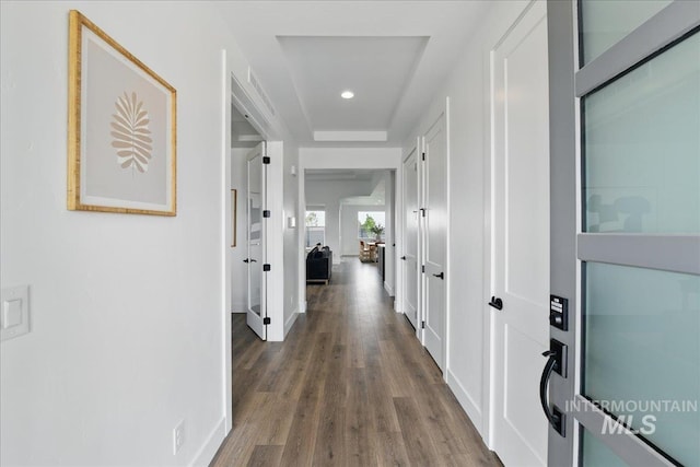 7779 W Daybreak Run Ct, Meridian, ID 83646 - corridor featuring wood finished floors, baseboards, recessed lighting, and a tray ceiling