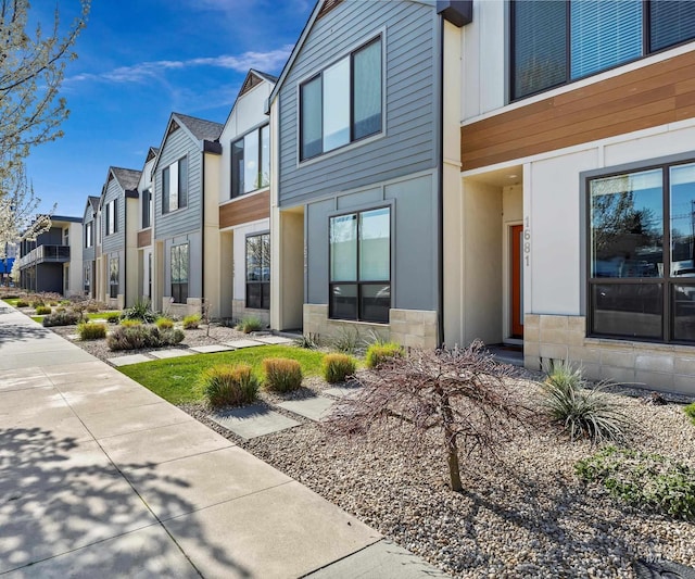 1681 W Idaho St, Boise, ID 83702 - view of front facade with a residential view