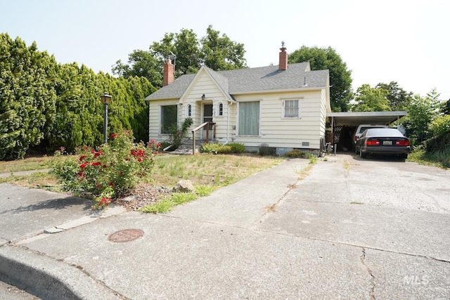 1025 9th St, Clarkston, WA 99403 - bungalow-style house with driveway, a chimney, and an attached carport