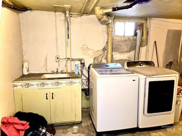 1025 9th St, Clarkston, WA 99403 - washroom with separate washer and dryer