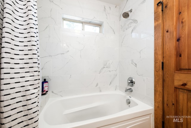 bathroom with shower / tub combo with curtain