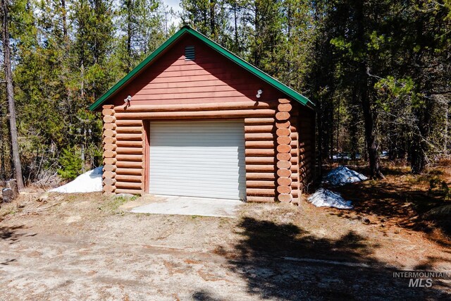 detached garage with driveway