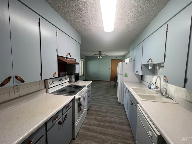 1069 Lucky Ln, Ontario, OR 97914 - kitchen featuring white appliances, under cabinet range hood, a sink, a textured ceiling, and dark wood finished floors