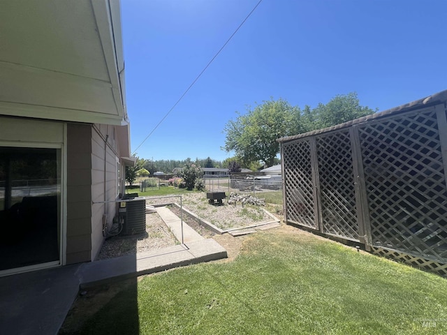 1069 Lucky Ln, Ontario, OR 97914 - view of yard featuring cooling unit