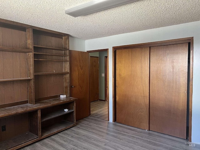 1069 Lucky Ln, Ontario, OR 97914 - unfurnished bedroom with a closet, a textured ceiling, and wood finished floors