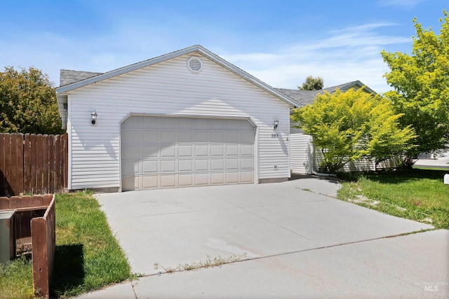 389 Trotter Dr, Twin Falls, ID 83301 - view of side of property featuring a shingled roof and a garage