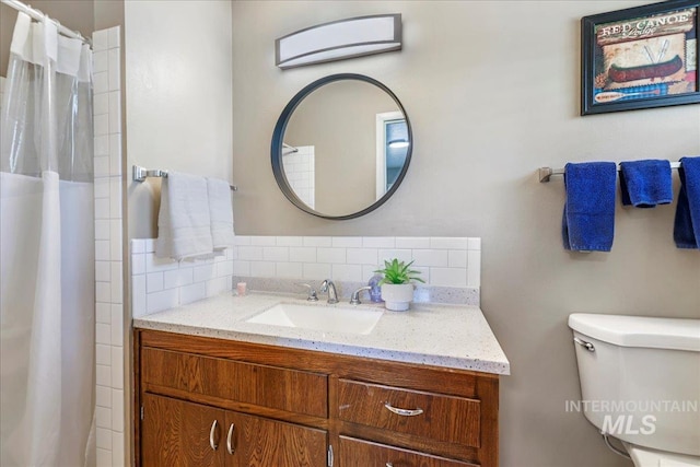 539 Rimview Dr, Twin Falls, ID 83301 - bathroom with vanity, decorative backsplash, and curtained shower