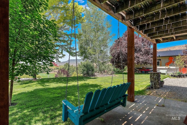 view of yard featuring a patio area