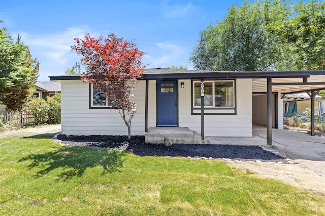 905 E 2nd St, Emmett, ID 83617 - view of front of home featuring a carport and driveway
