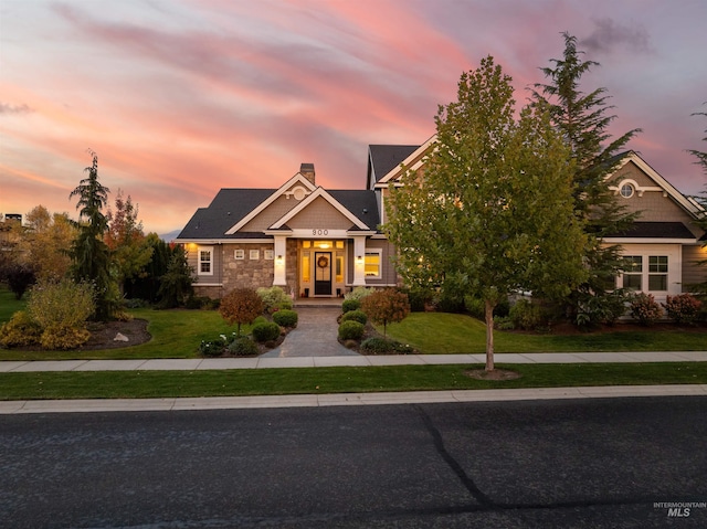 craftsman-style house featuring a lawn