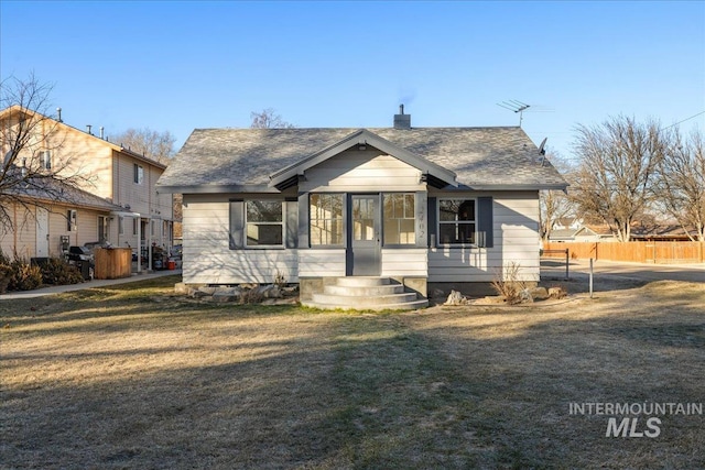 bungalow-style house featuring a front lawn