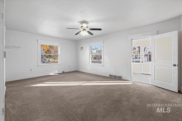 carpeted empty room featuring ceiling fan