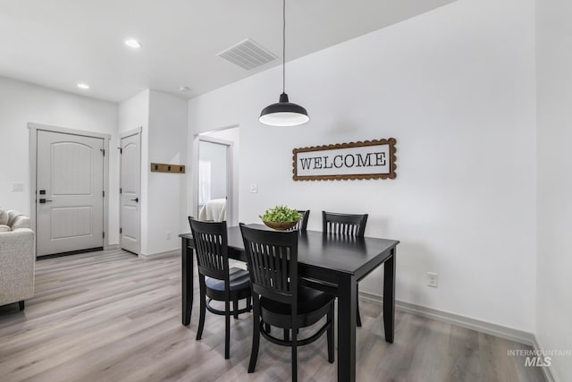 dining space with light wood-type flooring, visible vents, baseboards, and recessed lighting