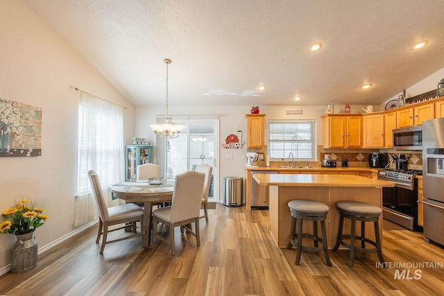 319 N Westminster St, Nampa, ID 83651 - kitchen featuring stainless steel appliances, a sink, a chandelier, light countertops, and a kitchen island