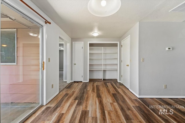 1919 S Banner St, Nampa, ID 83686 - corridor with wood finished floors, baseboards, and a textured ceiling