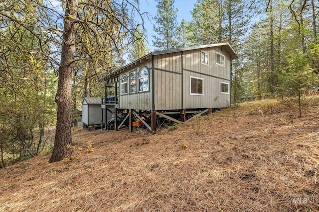 view of outbuilding