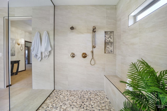 bathroom featuring tiled shower