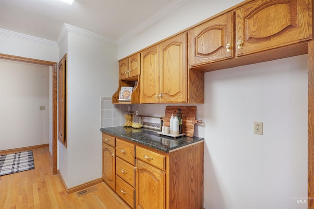 435 W 24th St, Burley, ID 83318 - kitchen with tasteful backsplash, dark stone counters, crown molding, and light wood-type flooring